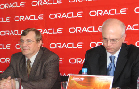 Слева - директор по технологиям Oracle СНГ Глеб Ладыженский; справа - вице-президент по разработке, штаб-квартира Oracle Грег Павлик